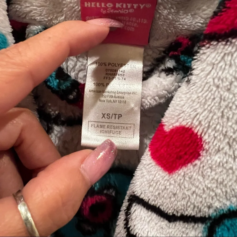 Hello Kitty White Comfy Robe - Picture 4 of 6